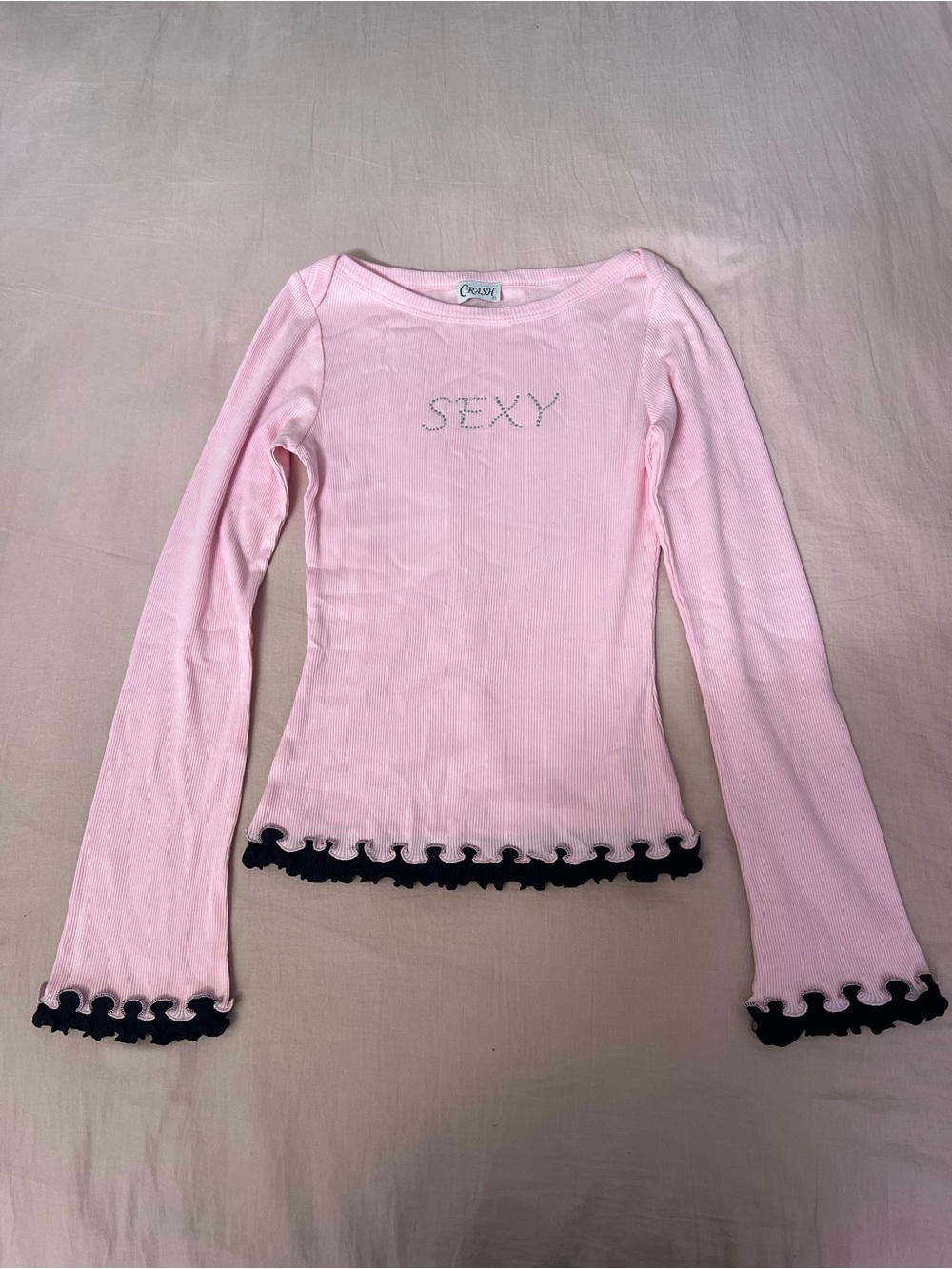 Y2K Pink Long-Sleeve Ruffle Hem Top with Rhinestone